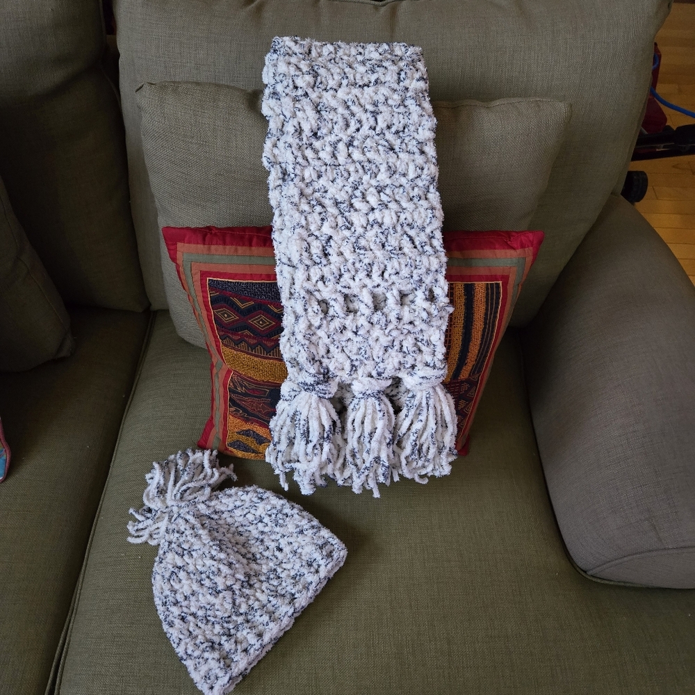 Hand‑Crocheted Black & White Scarf and Hat Set
